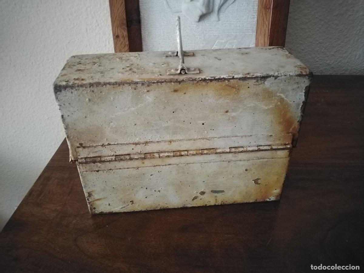 Militaria: Antigua Caja de municiones. Peque&ntilde;a. - Foto 4