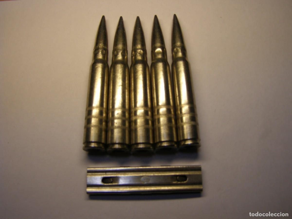 Militaria: Peine de 5 cartuchos inertes calibre 7.92 x 57 Mauser, de instrucci&oacute;n. Espa&ntilde;a.