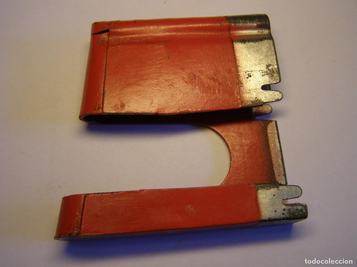 Militaria: Peine clip para 5 cartuchos del fusil suizo Smith Rubin, para cartuchos de manipulaci&oacute;n. INERTE.
