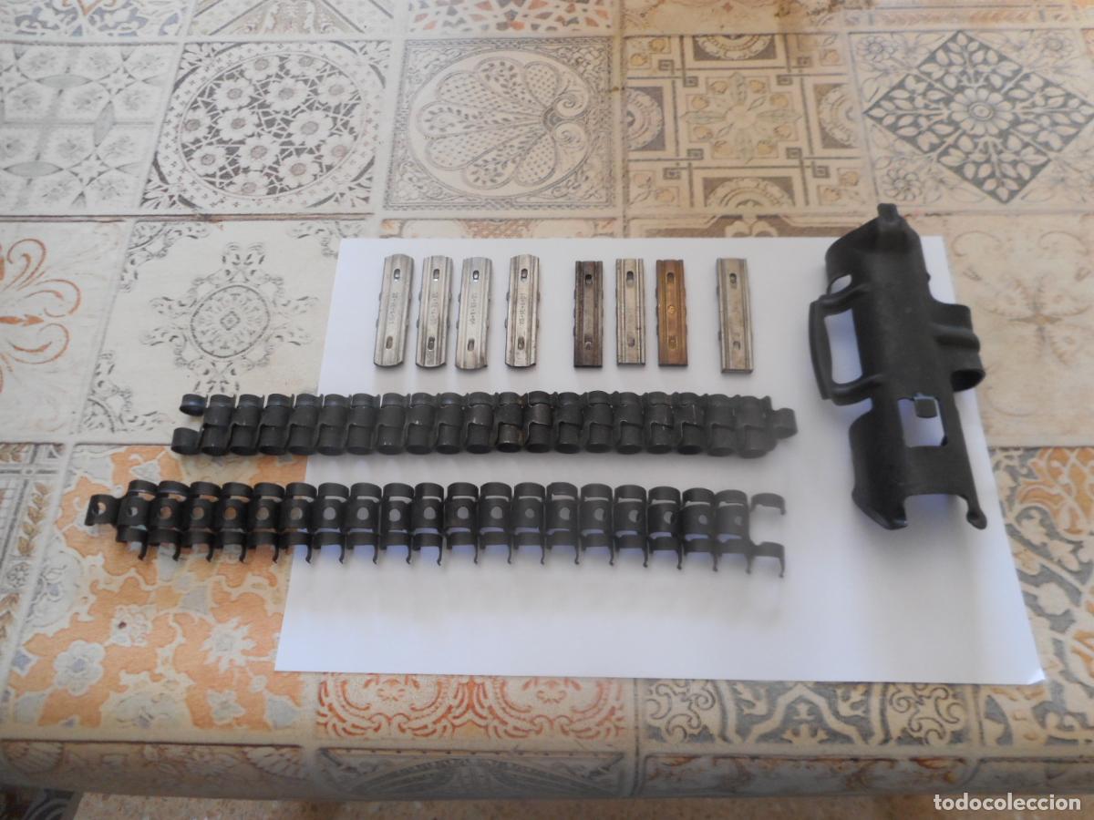 Militaria: lote de eslabones y peines