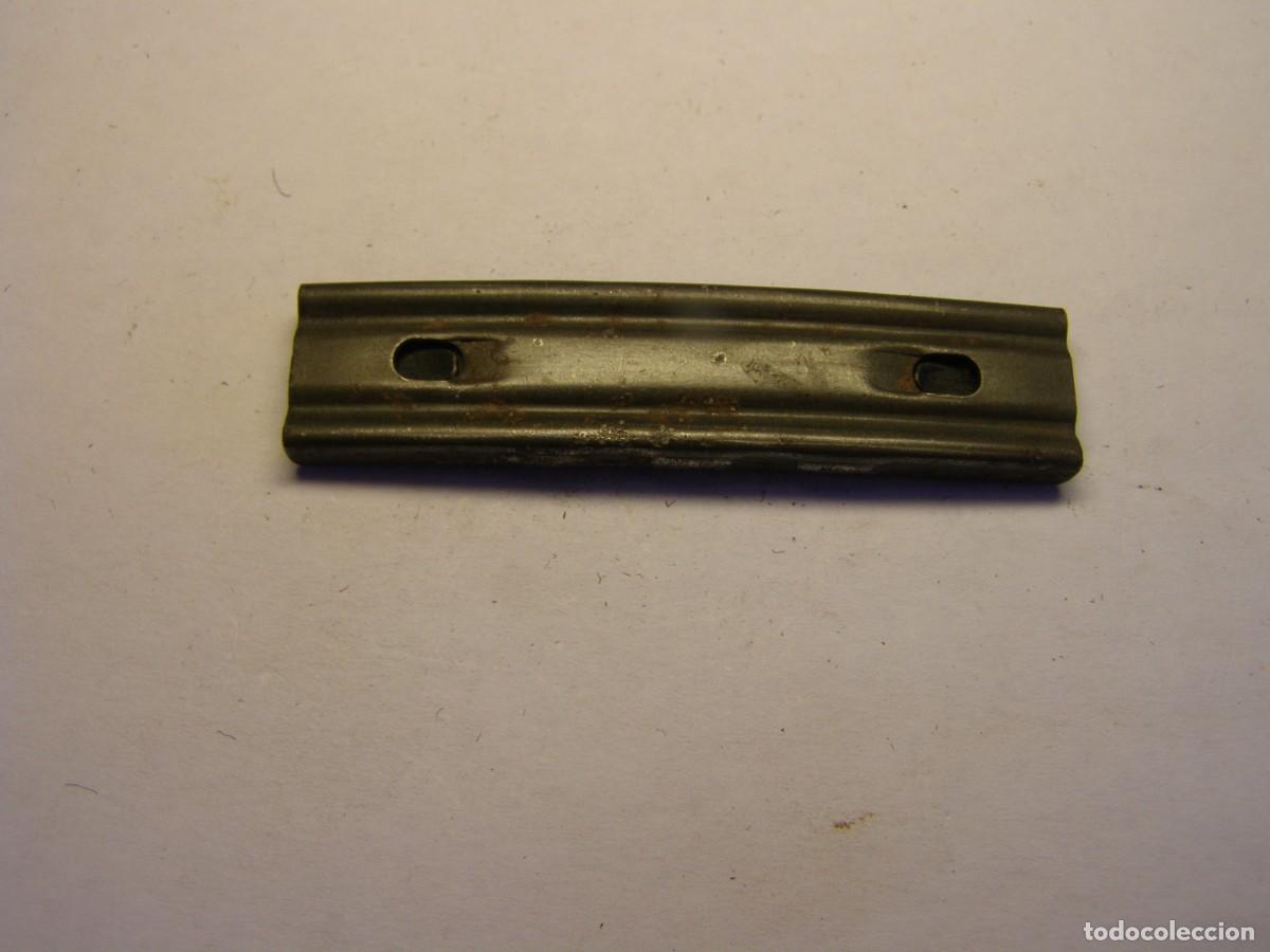 Militaria: Peine clip antiguo para 5 cartuchos para fusil Mauser 98, calibre 7.92 x 57 mm. INERTE.