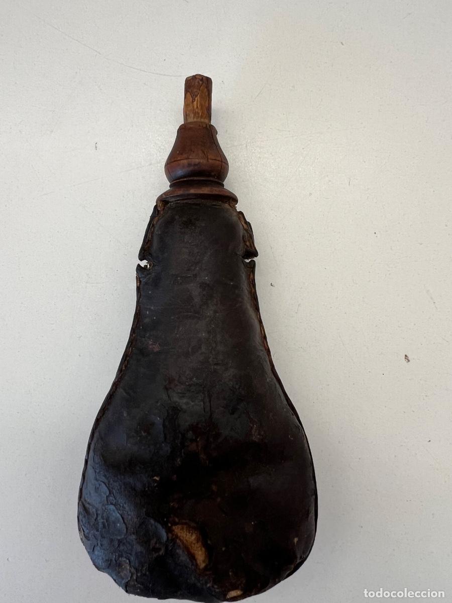 Militaria: ANTIGUA POLVORERA CUERO 16 CMS