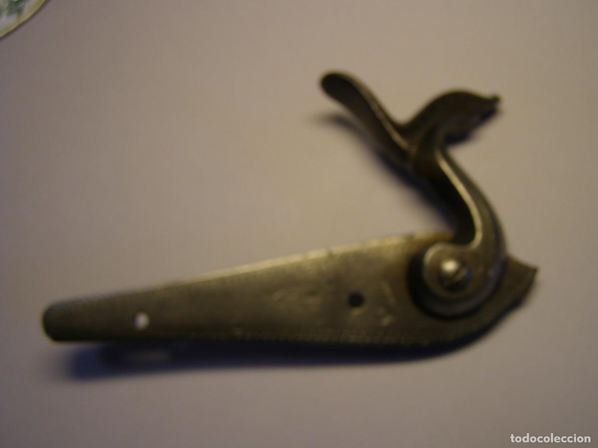 Militaria: Perrillo de arma de avancarga o Lefaucheux, siglo XIX.