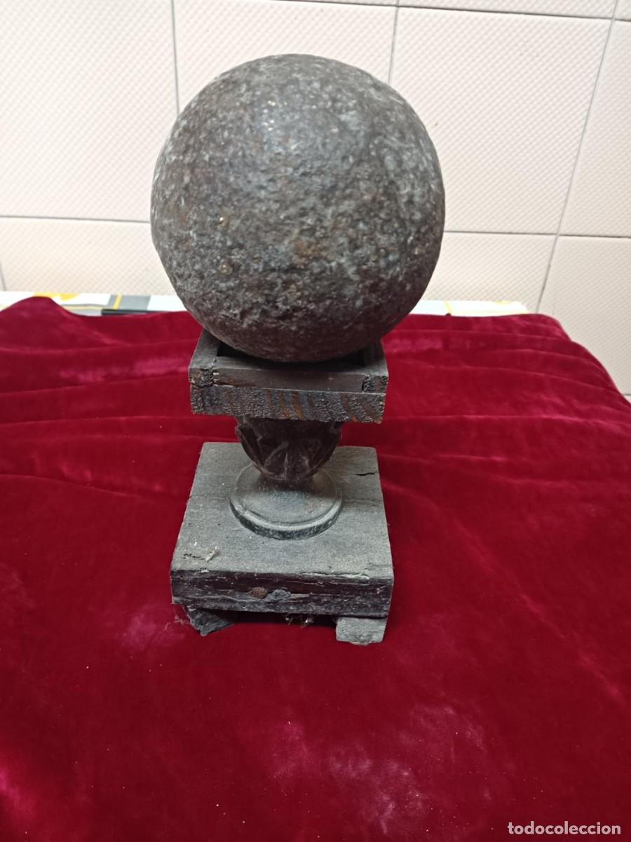 Militaria: bal&oacute;n de ca&ntilde;&oacute;n muy antiguo