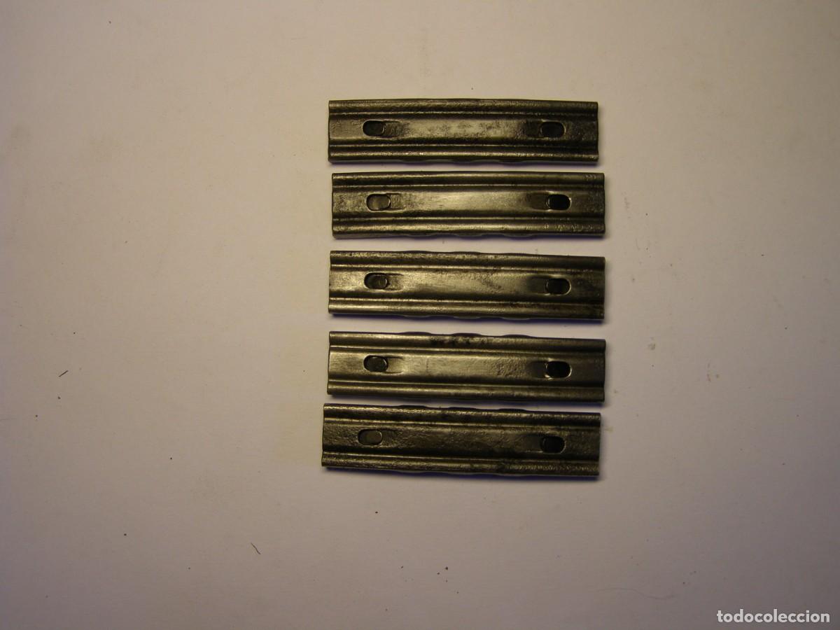 Militaria: 5 Peines para 5 cartuchos calibre 7.92 mm. Mauser Alem&aacute;n. Guerra Civil Espa&ntilde;ola. INERTE.