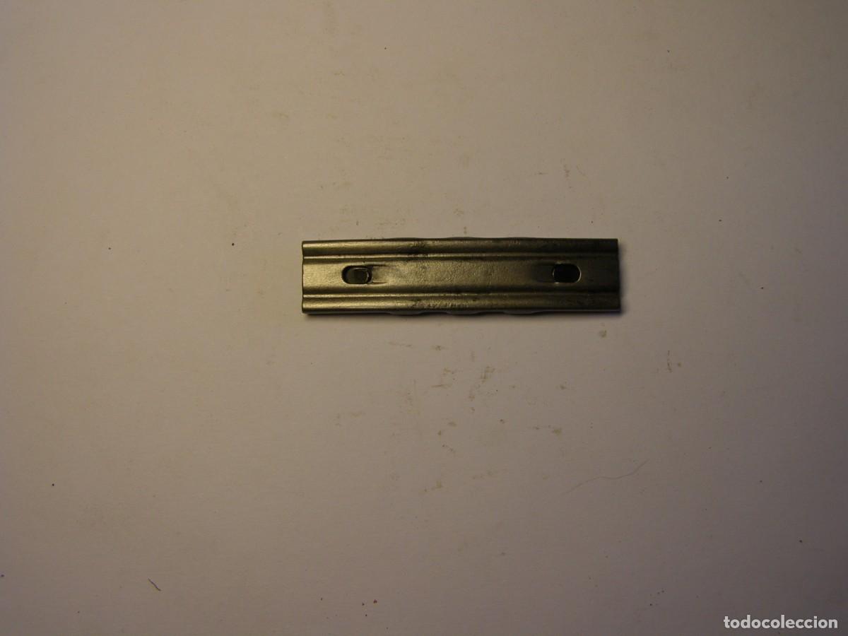 Militaria: Peine para 5 cartuchos calibre 7.92 mm. Mauser Alem&aacute;n. Guerra Civil Espa&ntilde;ola. INERTE.