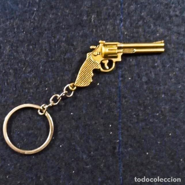 Militaria: REVOLVER LARGO LLAVERO METALICO.COLOR BRONCE