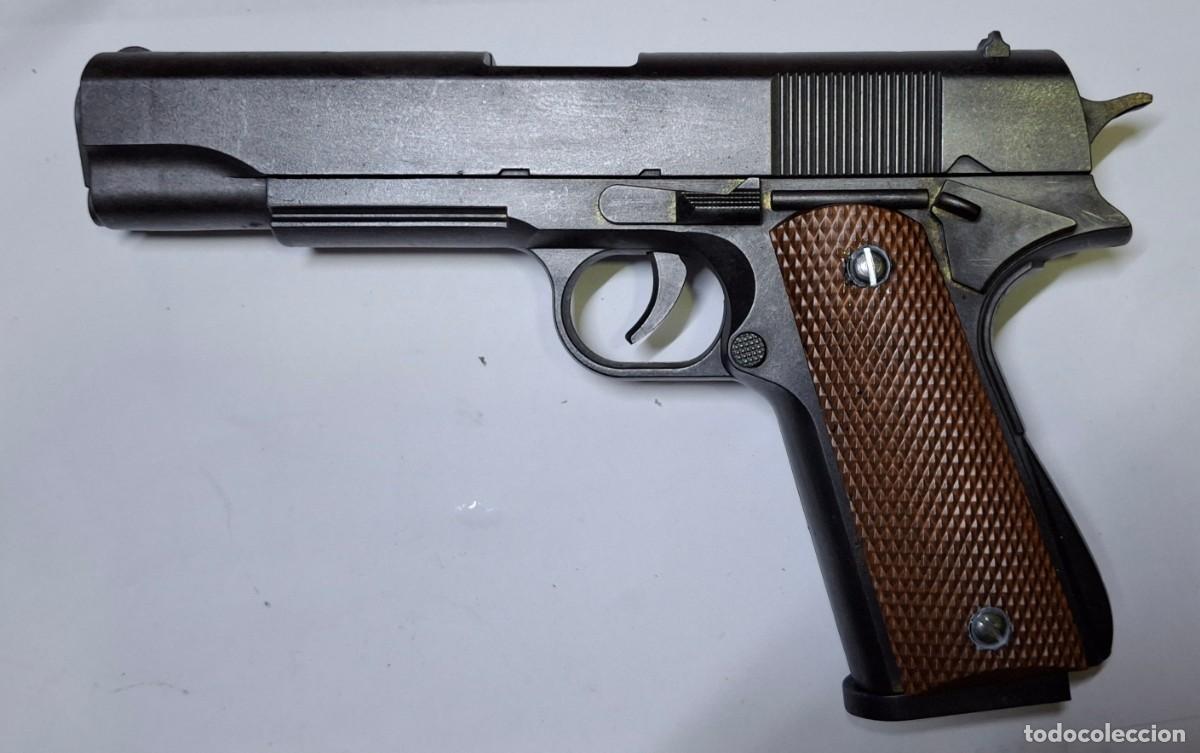 Militaria: R&eacute;plica Colt 1911 .45 en pl&aacute;stico