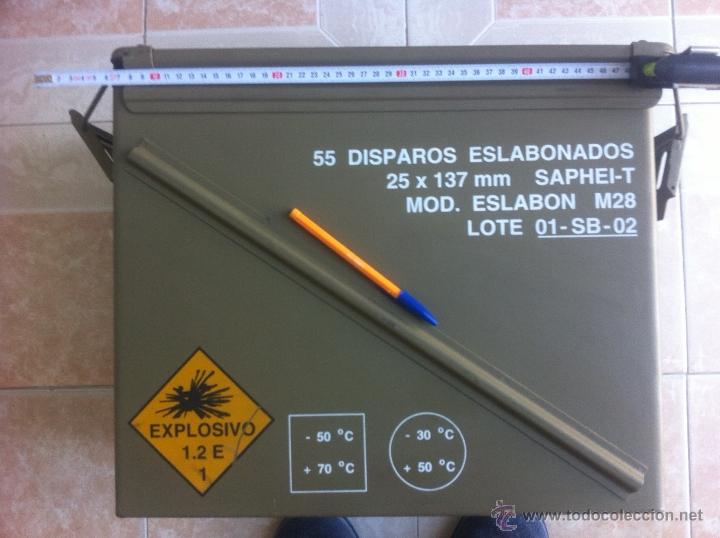 Militaria: CAJA MET&Aacute;LICA DE TRANSPORTE PARA ESPOLETAS O MUNICI&Oacute;N ANTIA&Eacute;REA (VAC&Iacute;A)