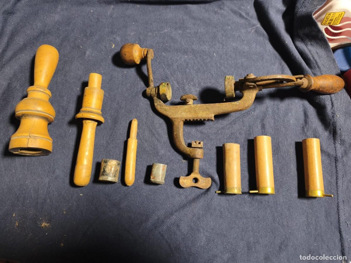 Militaria: Antiguo Kit de Recarga de Cartuchos Lefaucheux Calibre 16 - M&aacute;quina Recargadora y &Uacute;tiles de Madera