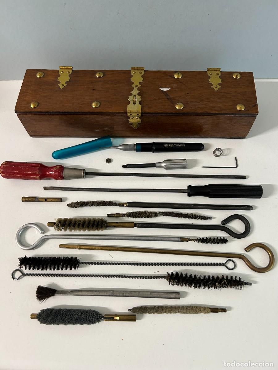 Militaria: Set de limpieza y destornilladores armas cortas