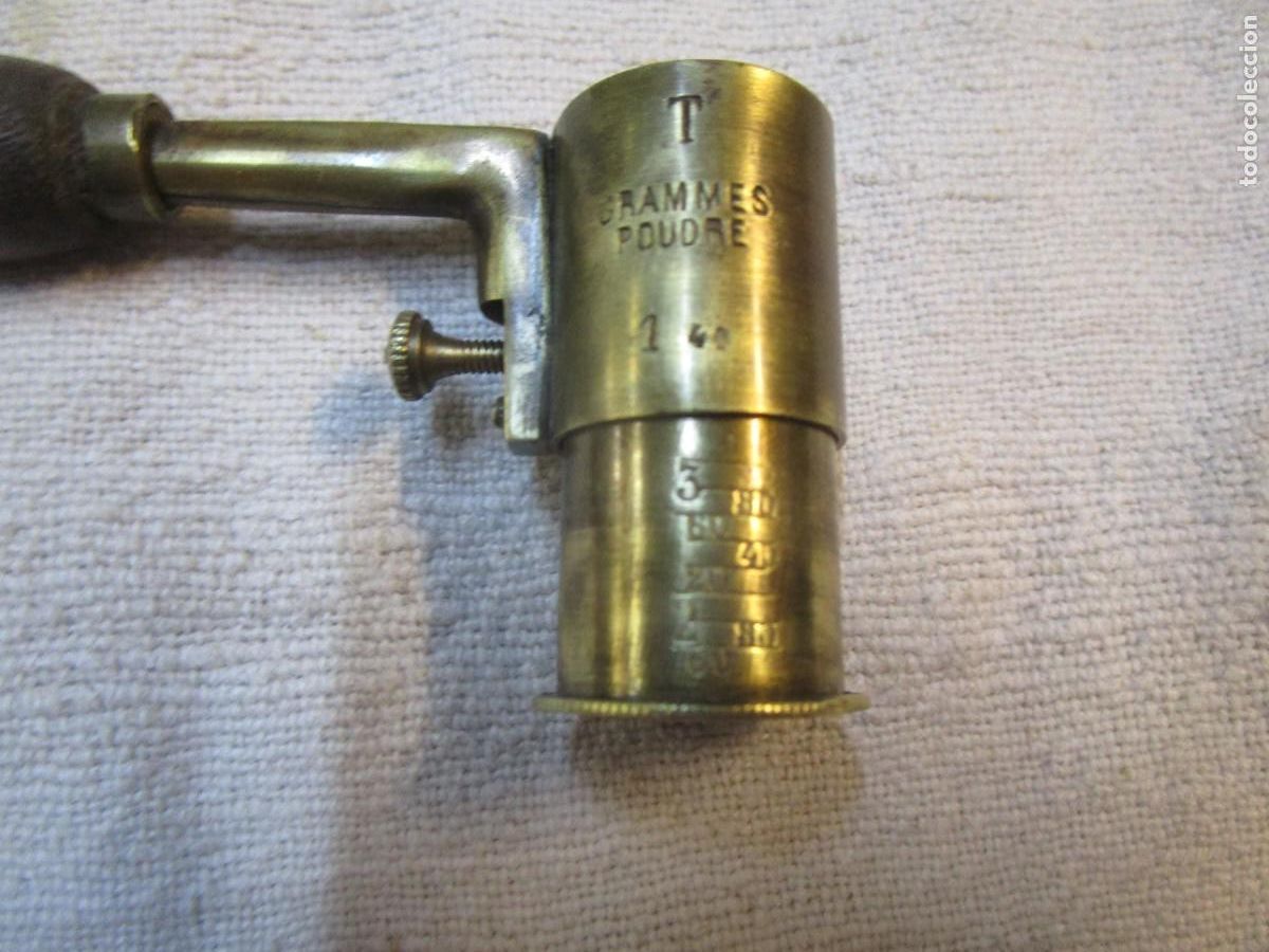 Militaria: CAZA - ANTIGUO CARGADOR DOSIFICADOR DE POLVORA Y PLOMO - REGULABLE - METAL Y MADERA, APROX 1920.