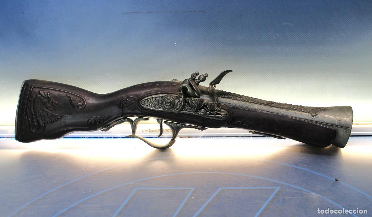 Militaria: R&eacute;plica decorativa de trabuco de chispa o pistola de avancarga, arcabuz (s.XVII &oacute; XVIII).