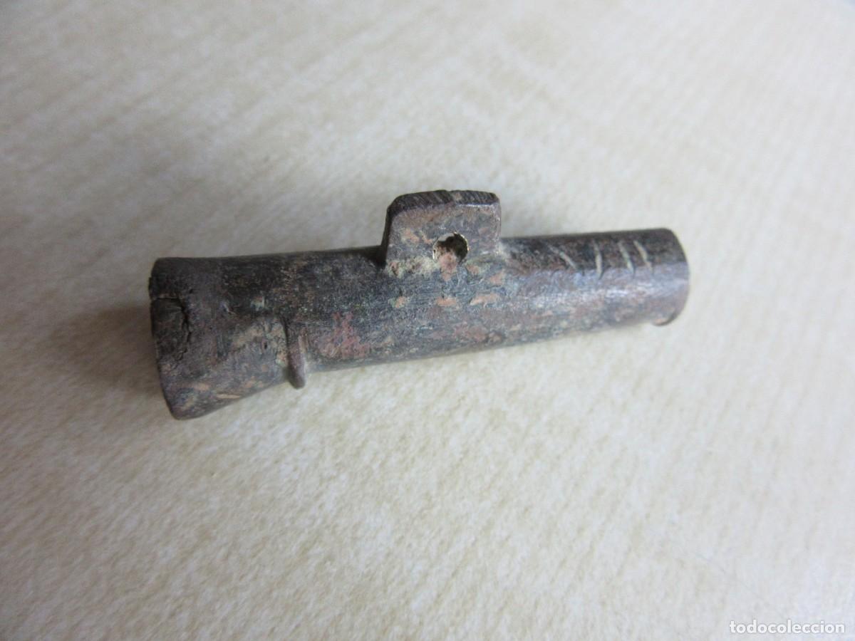Militaria: Mechero o portabaqueta avantcarga de bronce Guerra Independencia Longitud 4,8 cm
