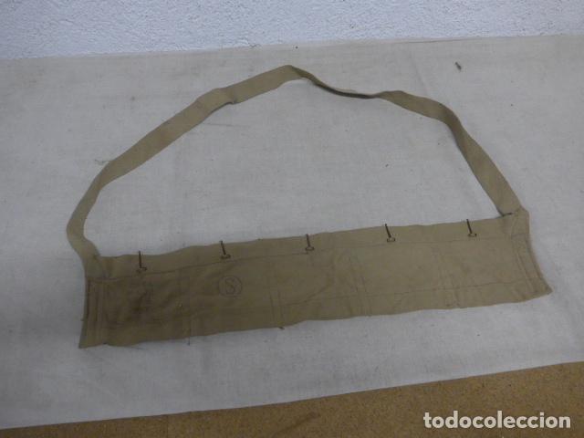 Military Antiques: Antiguo portacargador de tela tipo cartuchera a identificar, marcado de 1957, guerra de vietnam ?