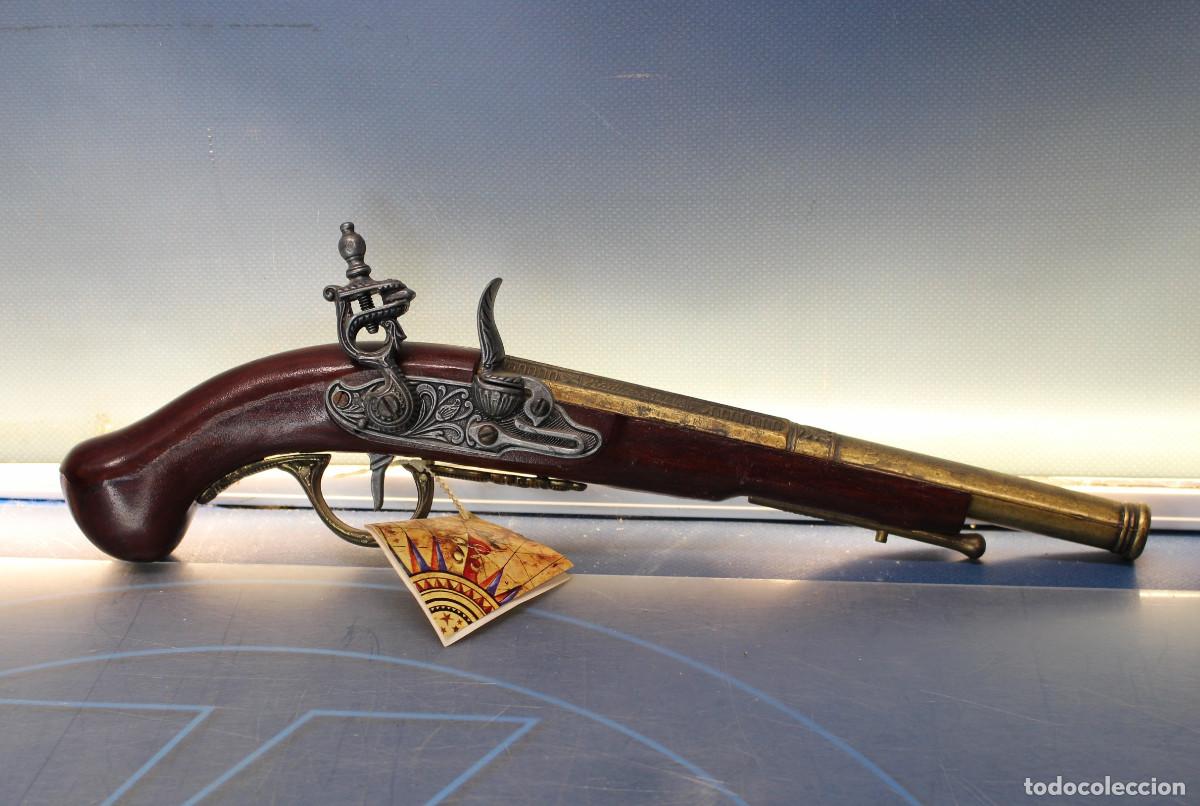 Militaria: 2. R&eacute;plica de antigua pistola de chispa Hadley London 1760, avancarga, snaphance.