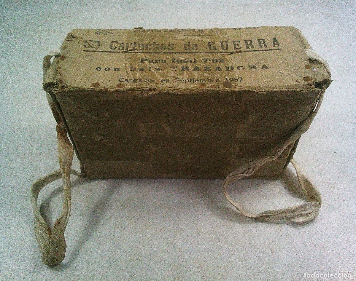Militaria: CAJA DE CARTON DE 50 CARTUCHOS DE GUERRA DE 7,92 MM CON BALA TRAZADORA PARA CARTUCHERA DE CUERO