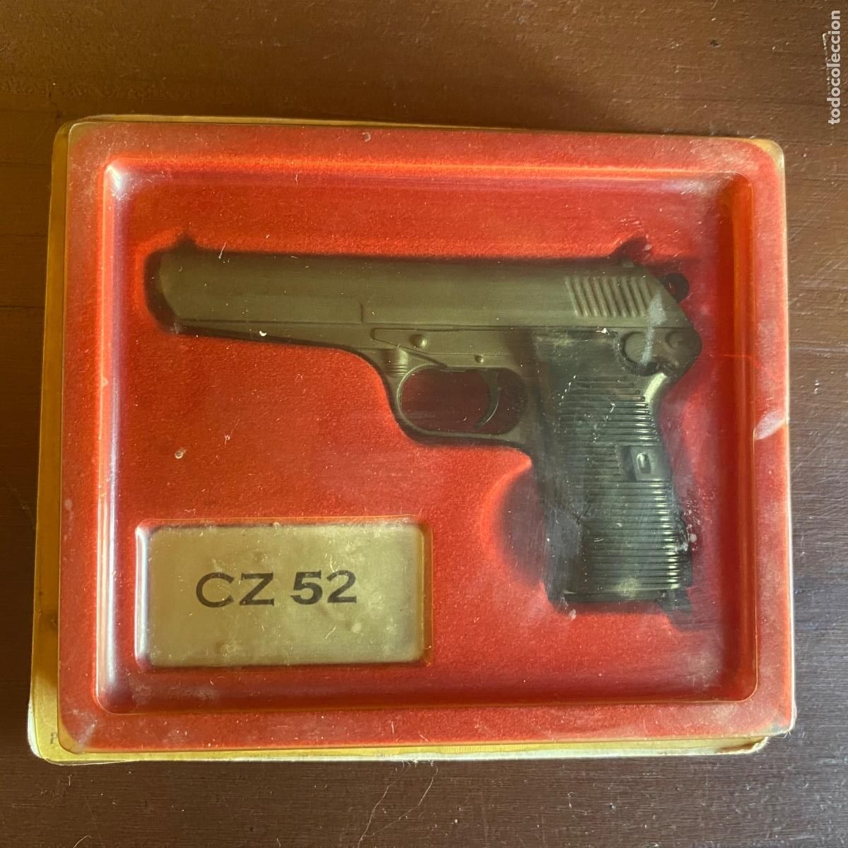 Militaria: Miniatura CZ 52 escala 1:2,5 &ndash; Colecci&oacute;n Pistolas y Rev&oacute;lveres