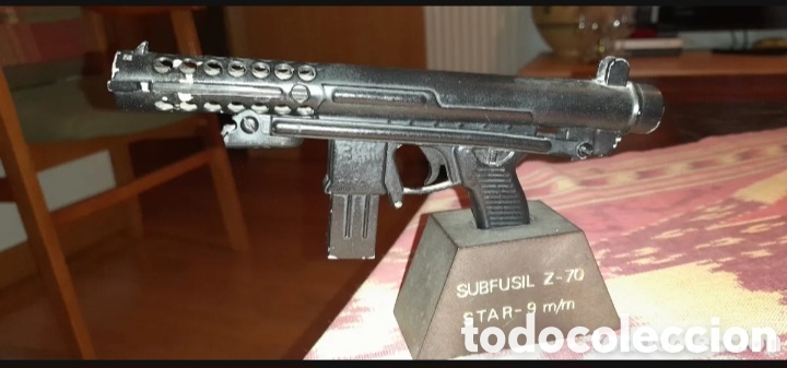 Militaria: Maqueta subfusil Z-70