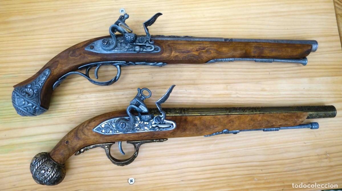 Militaria: 2 Reproducciones Pistolas de Chispa