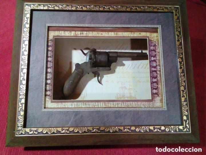 Militaria: Revolver percusi&oacute;n Lefaucheaux enmarcado en bonito cuadro para coleccionistas