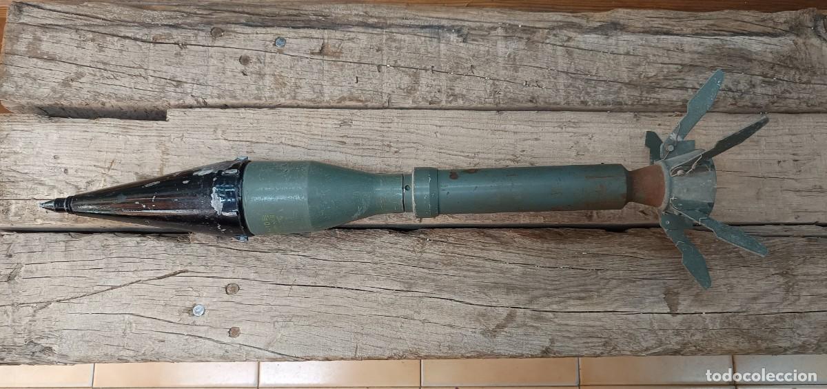 Militaria: Cohete contra carro de instrucci&oacute;n inerte
