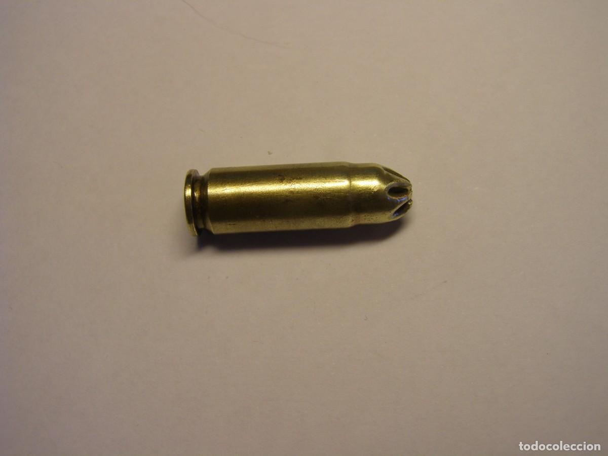Militaria: Cartucho inerte calibre 9 largo de fogueo.