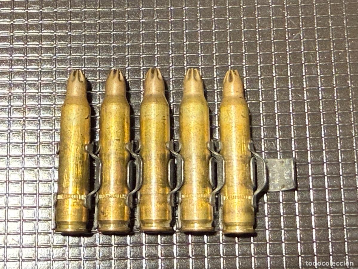 Militaria: 5,56x45 ( .223) Cinta con 5 cartuchos de fogueo US Inerte para colecci&oacute;n.