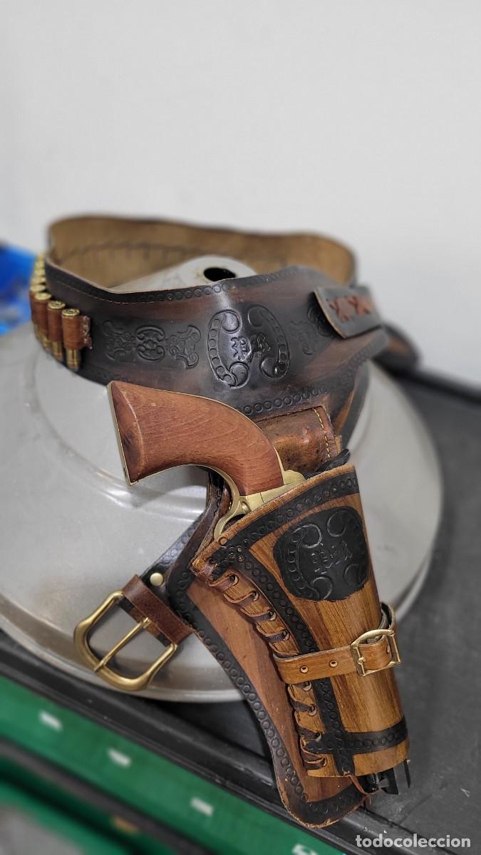 Militaria: CARTUCHERA Y CANANA DE CUERO CON GRABADOS