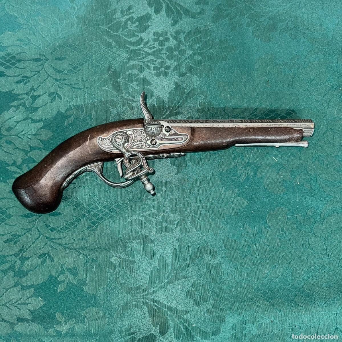 Militaria: R&eacute;plica Decorativa de una Pistola de Chispa del Siglo XVIII, Dise&ntilde;ada para Coleccionismo