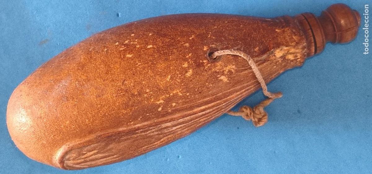 Militaria: Antigua polvera o perdigonera.