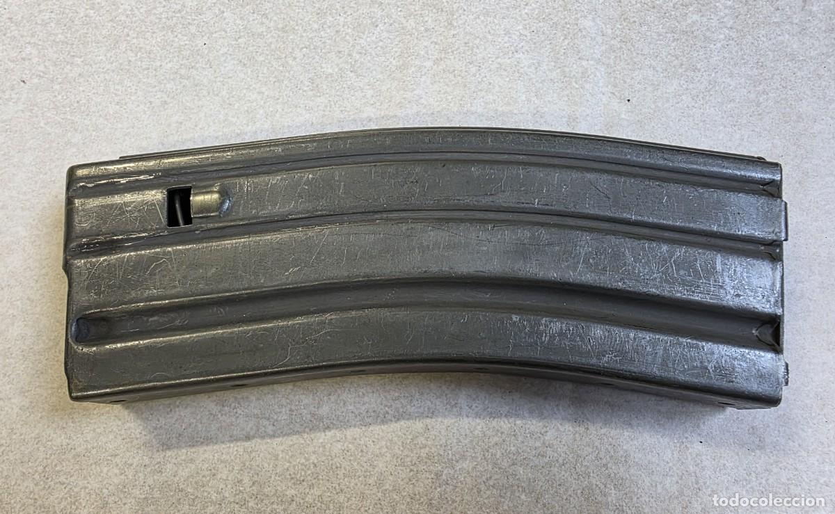 Militaria: Cargador vac&iacute;o para M16
