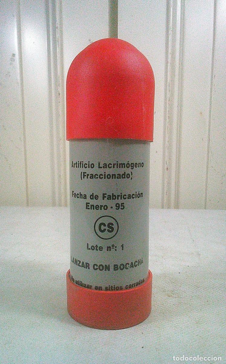 Militaria: ARTIFICIO LACRIMOGENO FRACCIONADO CS LOTE N&ordm; 1 ROJO PARA LANZAR CON BOCACHA Y FUSIL A&Ntilde;OS 90 Y 2000-2