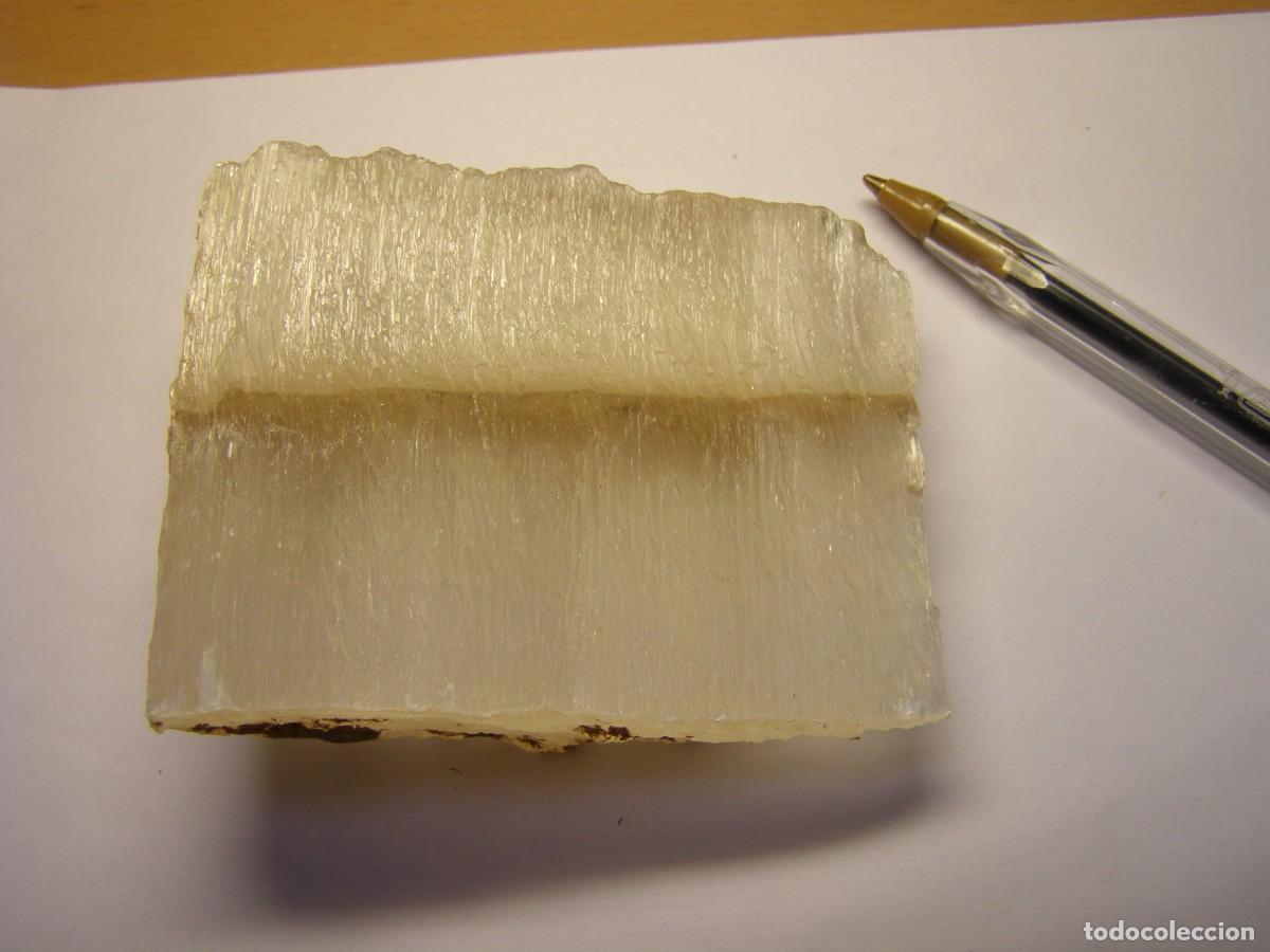 Militaria: Precioso y gran trozo de mineral yeso fibroso. Zaragoza.