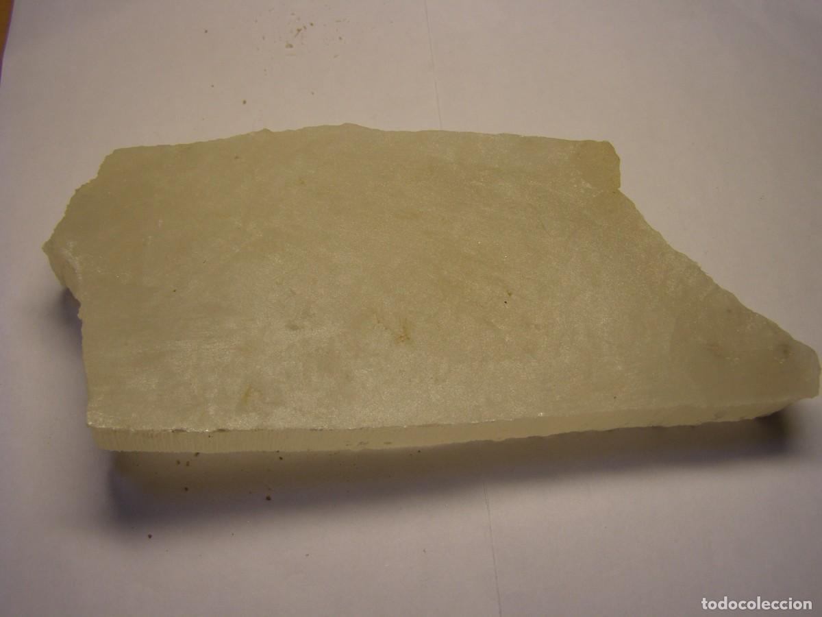 Militaria: Precioso y gran trozo de mineral yeso fibroso. Zaragoza.