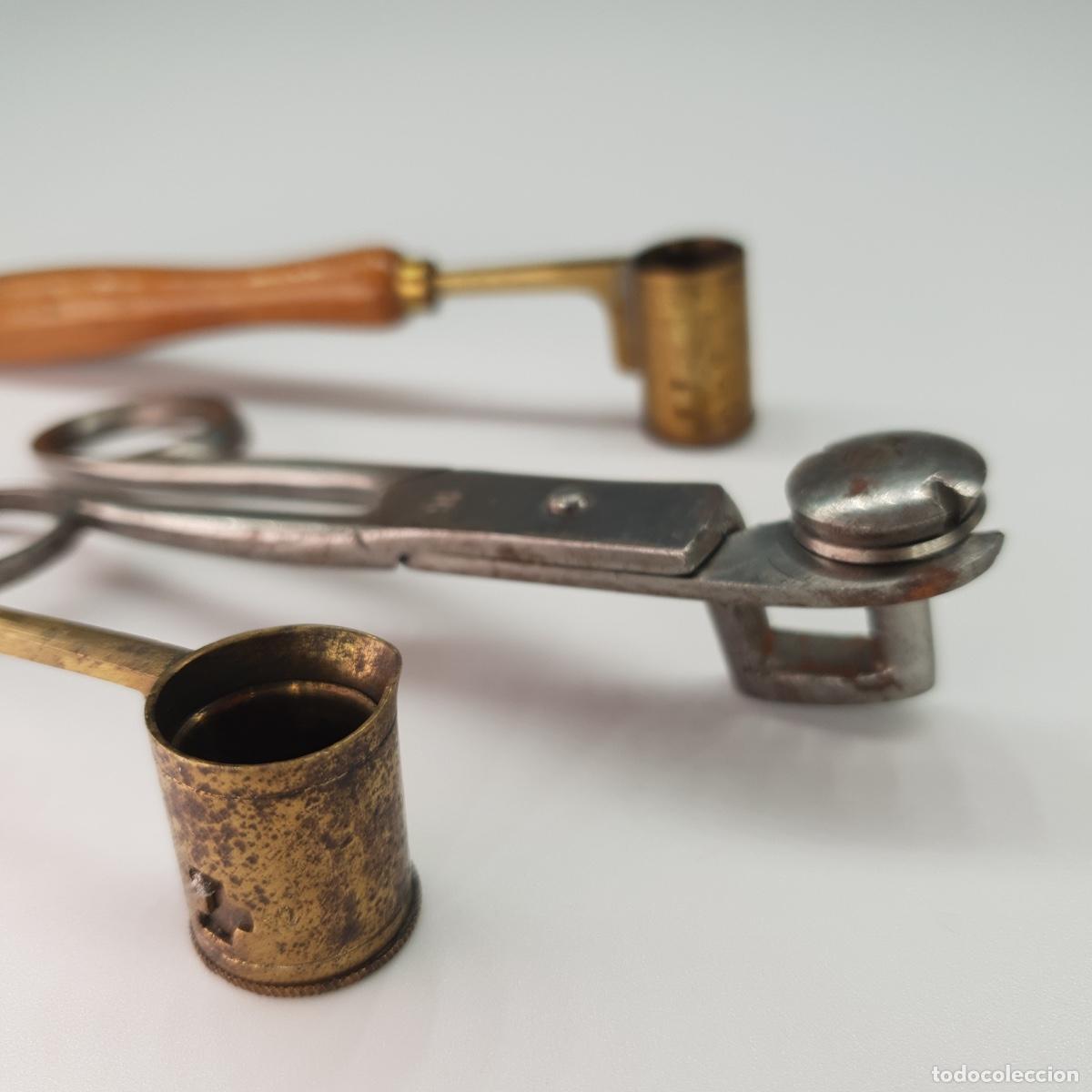 Militaria: Lote 3 &uacute;tiles de recarga antiguos cartuchos escopeta c.1900 &middot; Dosificadores y tenaza cal. 16