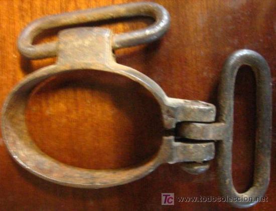 Militaria: Abrazadera del Coru&ntilde;a de doble anilla - Foto 1