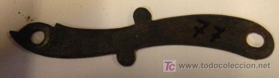 Militaria: Portav&iacute;s de bronze de 105 cms - Foto 1