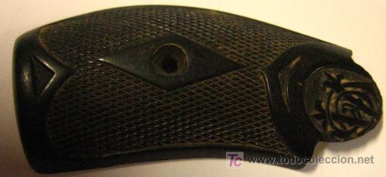 Militaria: Una cacha de 6 cms aprox - Foto 1