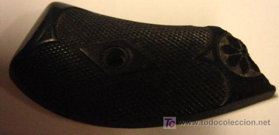 Militaria: Una cacha de 6 cms aprox - Foto 1