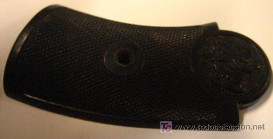 Militaria: Una cacha de 8 cms aprox - Foto 1