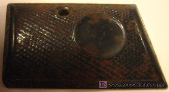 Militaria: Una cacha de 5 cms, de hierro - Foto 1