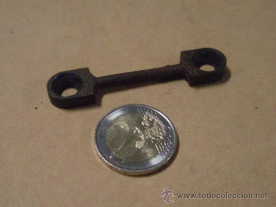 Militaria: Pieza de culata, paso correa - Foto 1