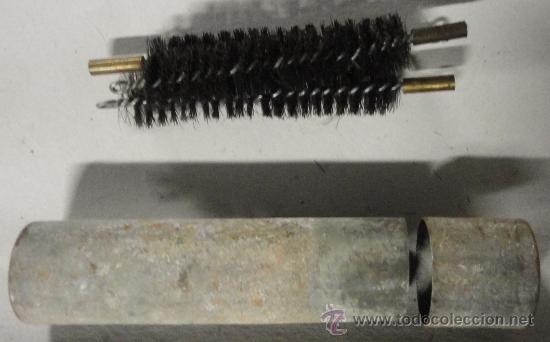 Militaria: Bote con &uacute;tiles de limpieza. - Foto 1