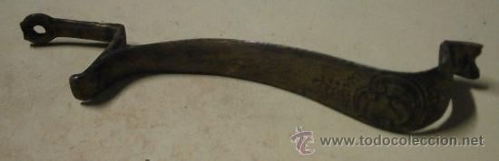 Militaria: Guardamonte de lat&oacute;n trabajado. - Foto 1