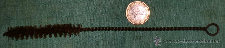 Militaria: Bastoncillo de limpieza de arma corta - Foto 1