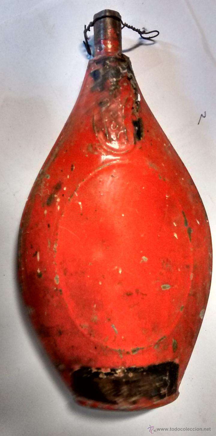 Militaria: Polvorera en forma de petaca, vac&iacute;a - Foto 1