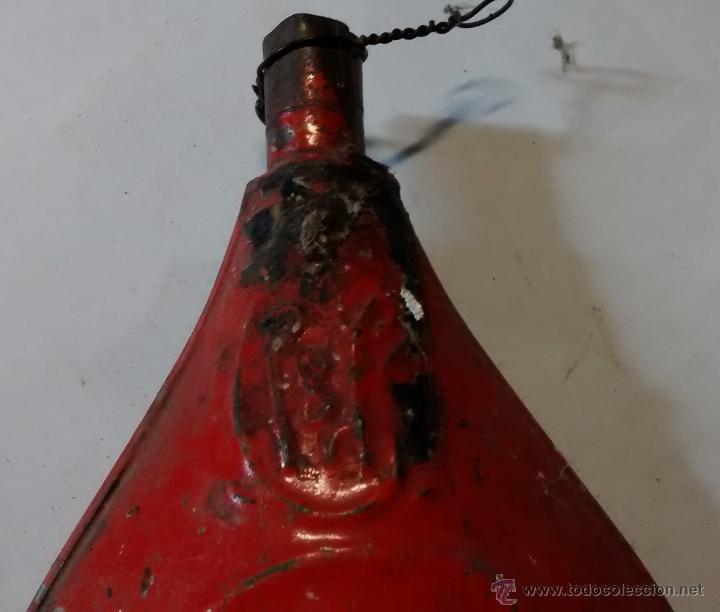 Militaria: Polvorera en forma de petaca, vac&iacute;a - Foto 2