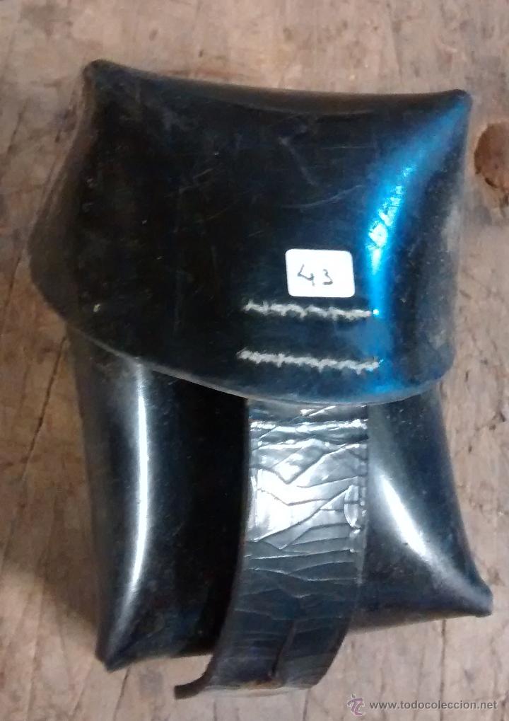 Militaria: Cartucher&iacute;n de charol - Foto 1