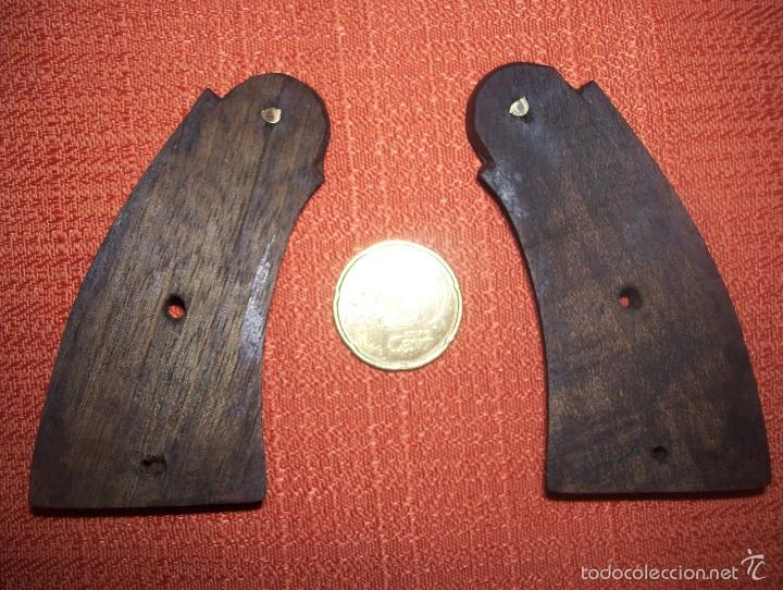 Militaria: Cachas revolver Eibarres marcaje EA - Foto 2